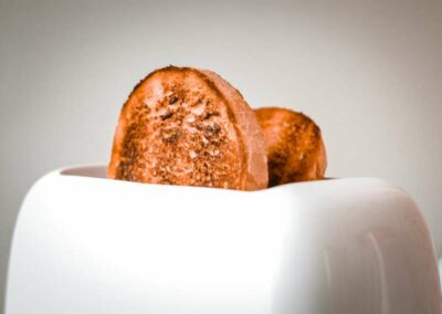 Jak prawidłowo wyczyścić toster, aby nie pozostały w nim bakterie?